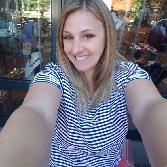 Meet your Posher, Tia - Picture 1 of 1